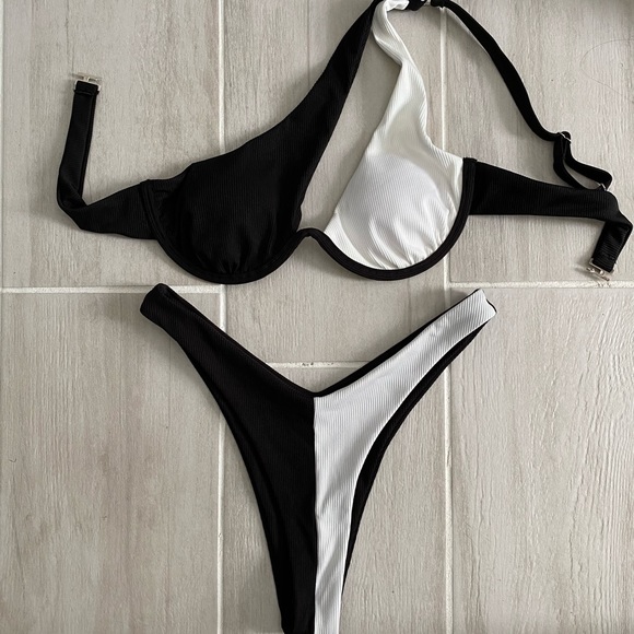 Bathing suit - Picture 1 of 6